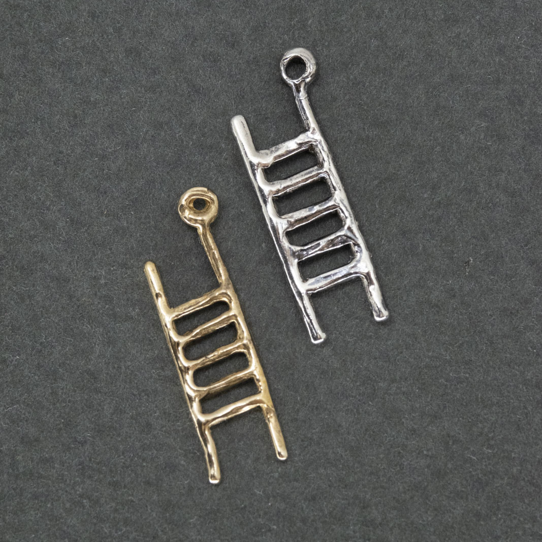STEP LADDER