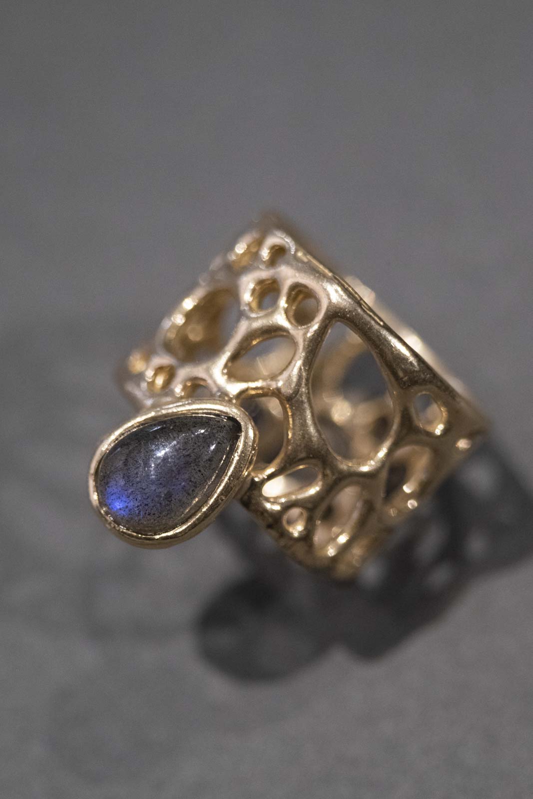 BRONZE RING WITH LABRADORITE