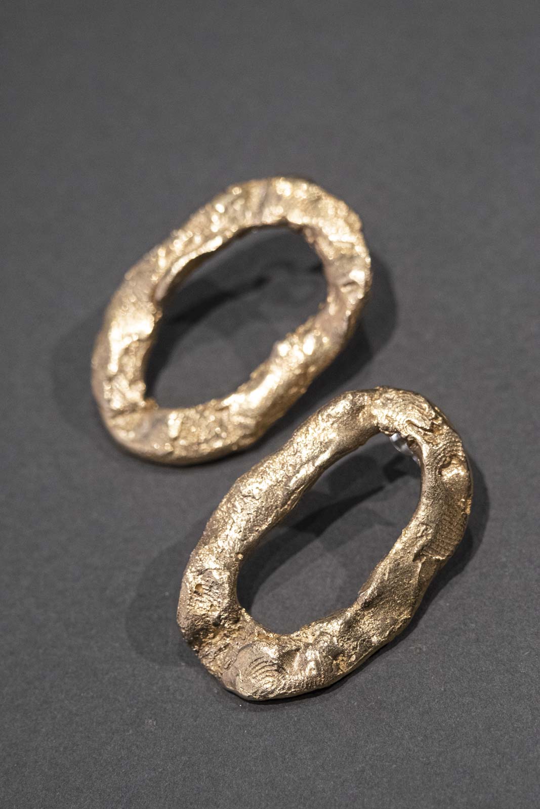 BRONZE MATERIAL CIRCLE EARRINGS