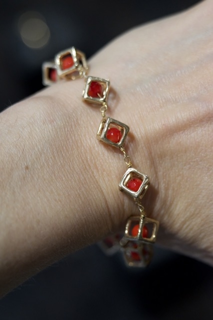 CUBIK BANGLE - RED PASTE CORAL VARIATION