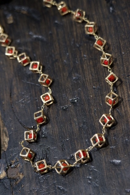 CUBIK NECKLACE - RED PASTE CORAL VARIATION