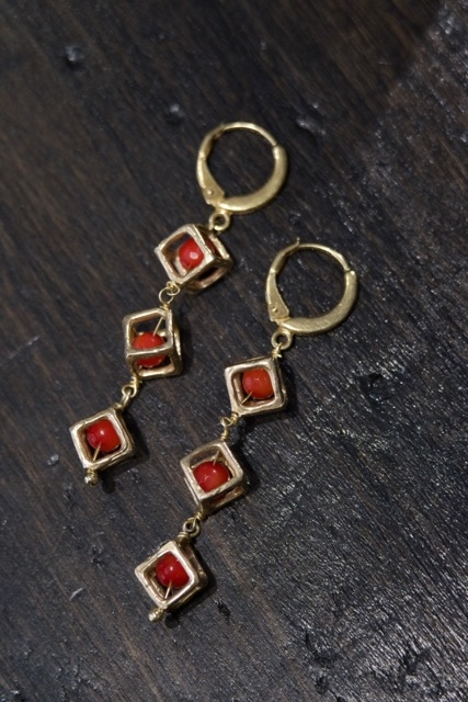 CUBIK EARRINGS - RED PASTE CORAL VARIATION