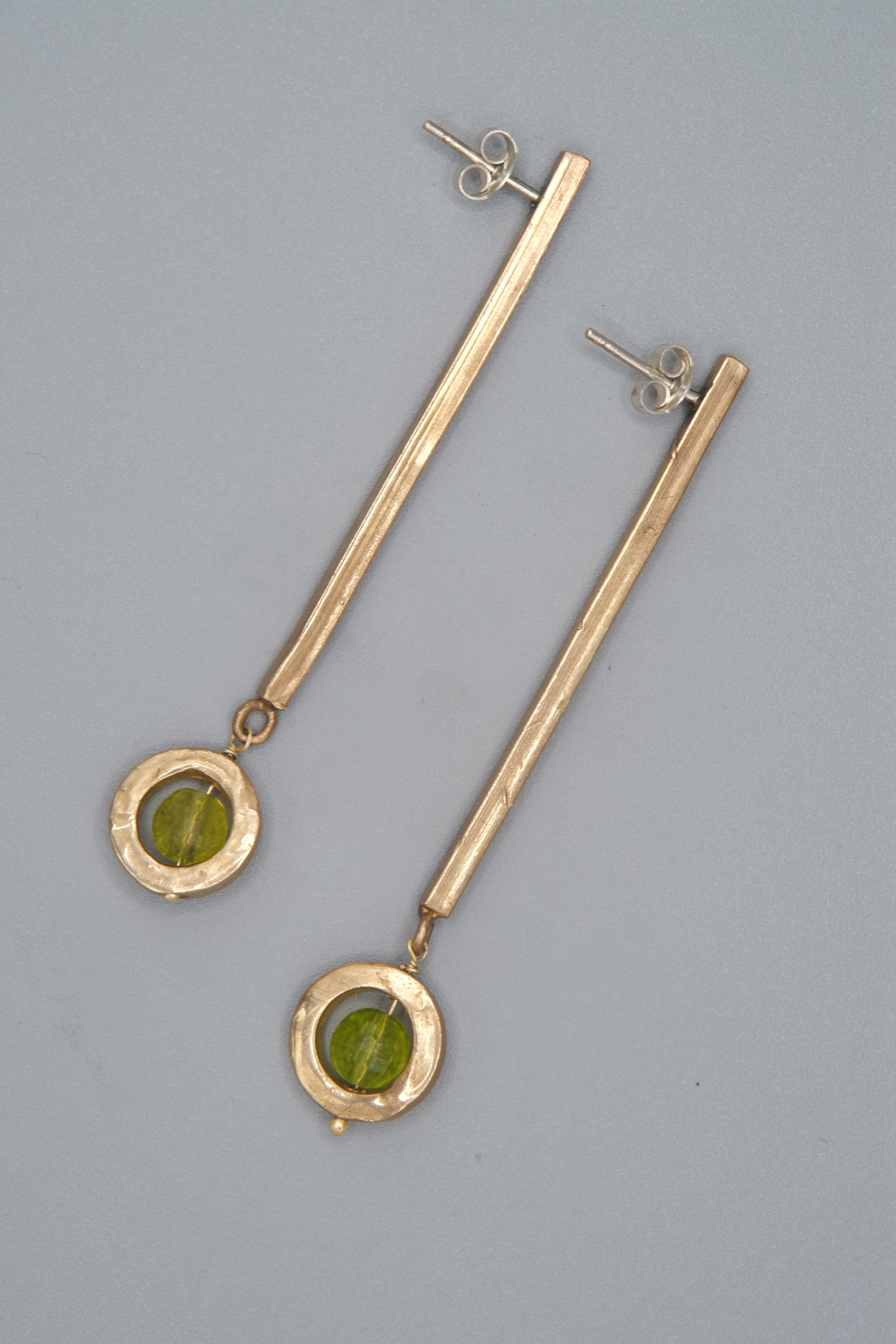 LINES AND CIRCLE PERIDOT