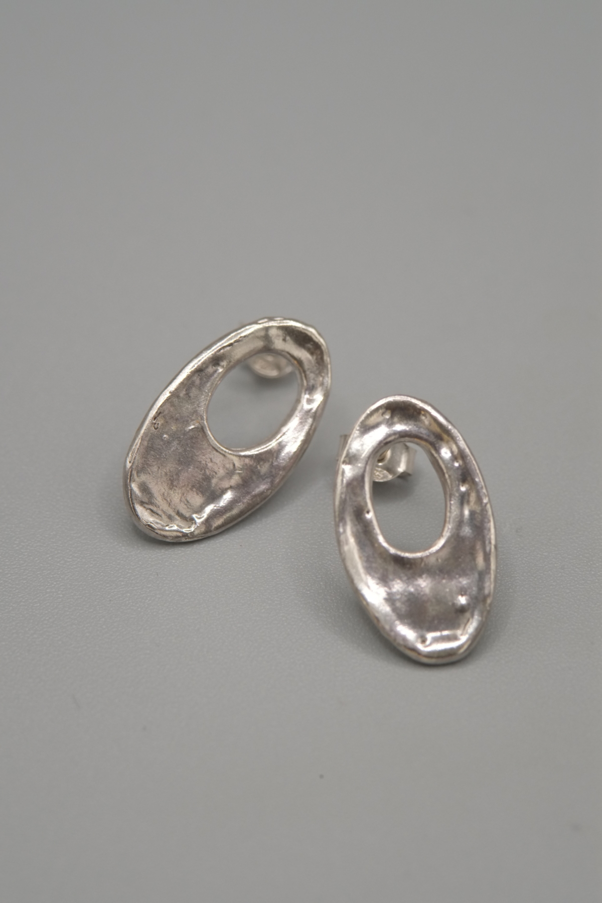 SILVER TINY OVAL