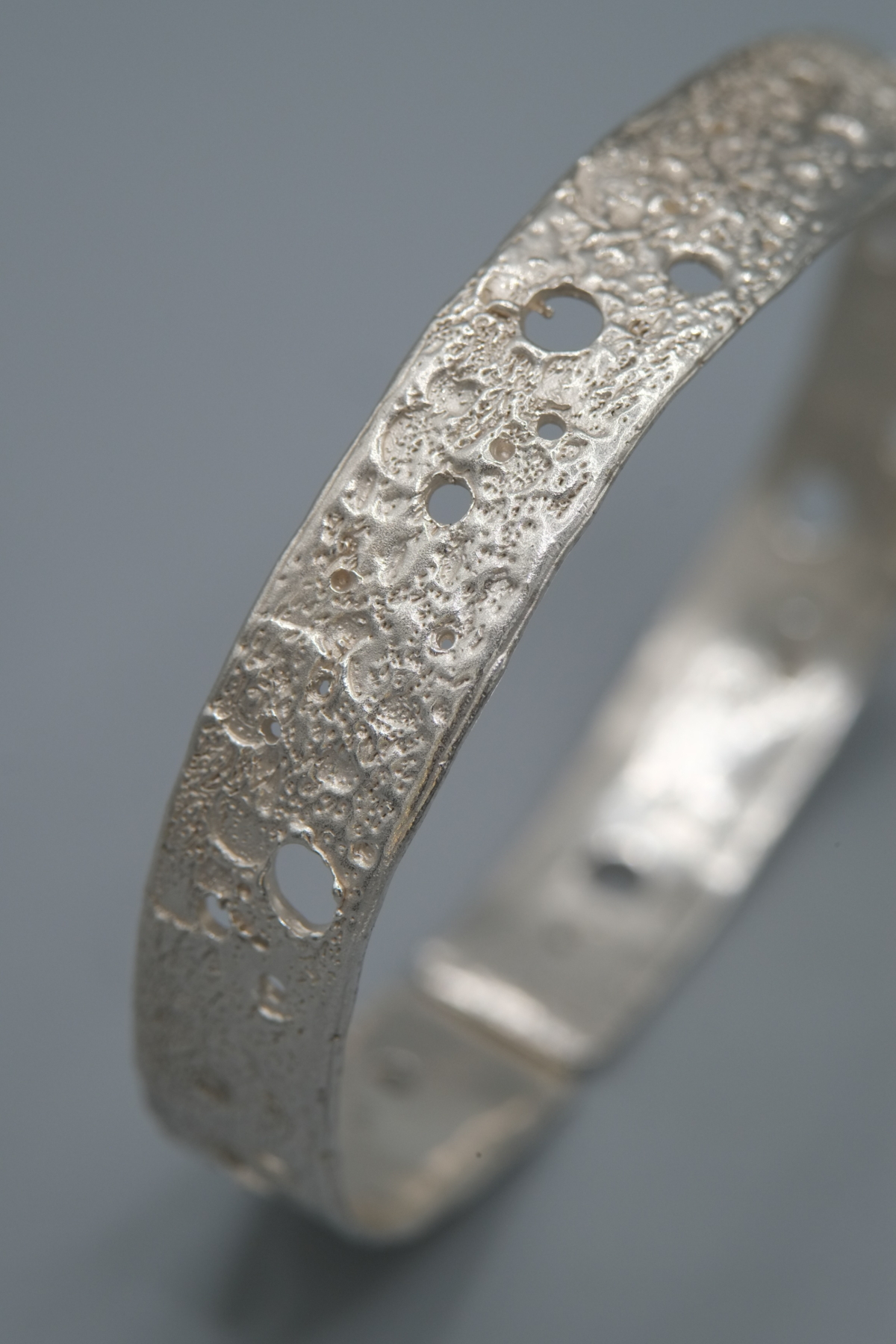 MAGMA BANGLE
